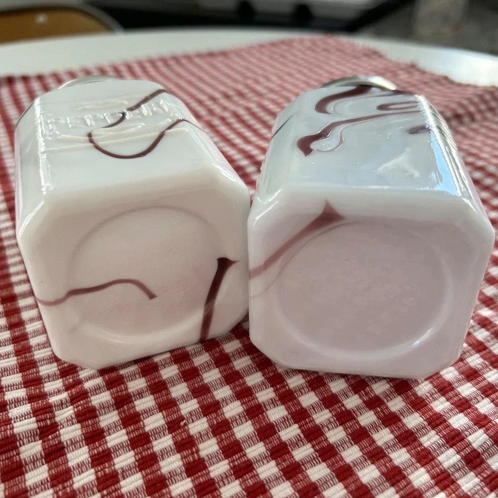 Retro New Salt & Pepper Range Top Shakers Slag Glass Style White w Wine Swirls - Picture 4 of 4
